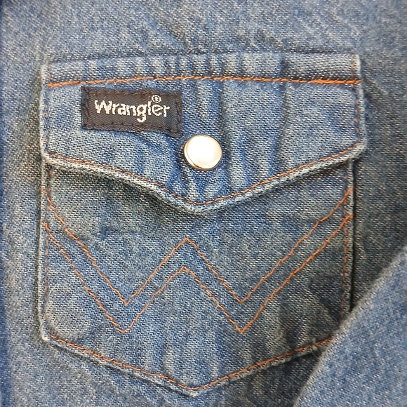 Wrangler Kids Western Denim Shirt – Size Small (5/6) – Pearl Snaps – Medium Wash - Picture 2 of 7